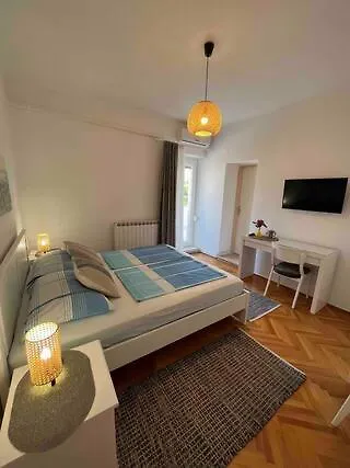 Alojamento de Acomodação e Pequeno-almoço Bed&breakfast, Seaside House Dragica Barbat na Rabu